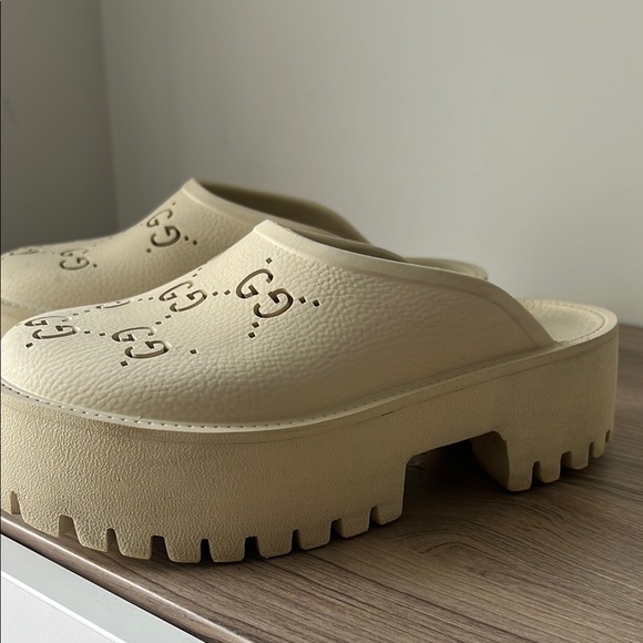 Gucci Beige Platform Clogs - Picture 5 of 8